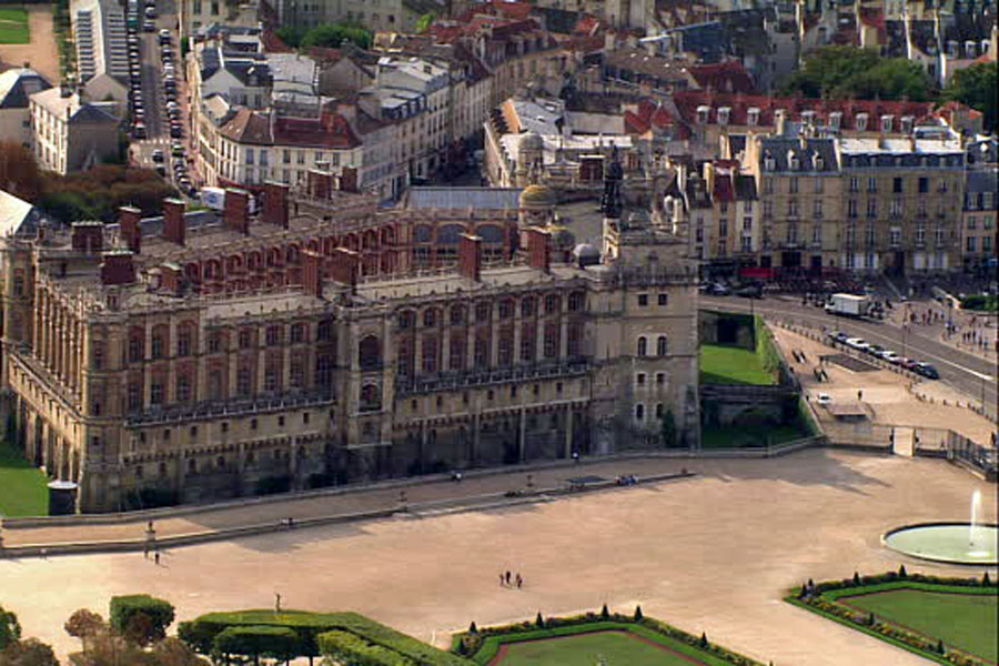 Le Chateau vue coté du parc © OT Saint Germain