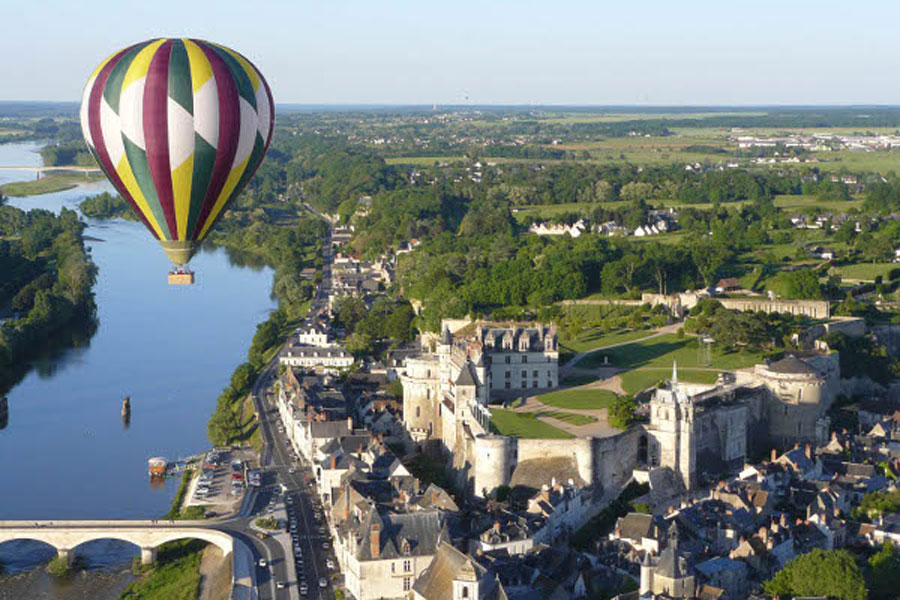 Charme du voyage en ballon sur la loire © OT Tours