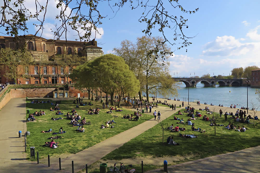Les quais sur la Garonne © OT Toulouse