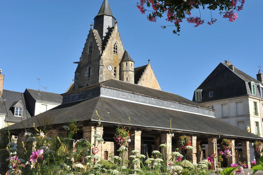 Les Halles de Mamers et Saint Nicolas © OTMS-Jl-Dugast